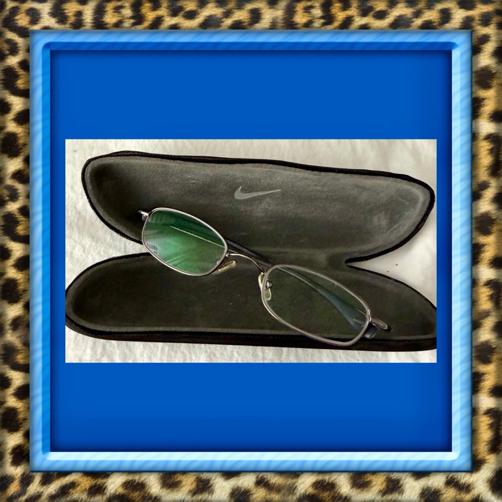 👑✅PRICE FIRM✅ Children’s Black & Grey Nike Eyeglasses with Case